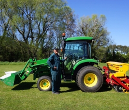 John Deere 4066R Makes Work Easy