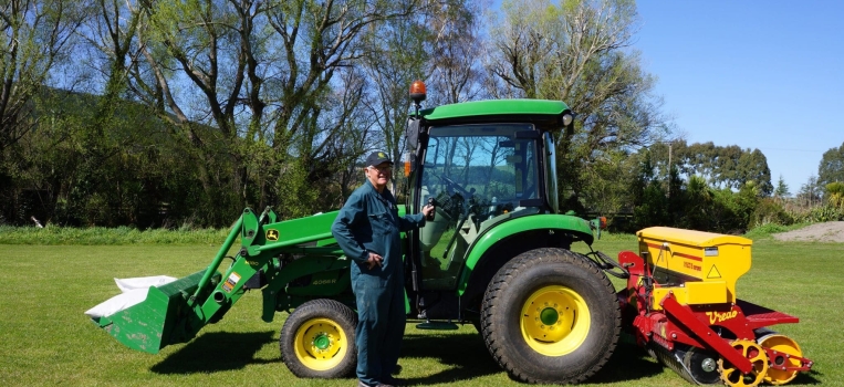 John Deere 4066R Makes Work Easy
